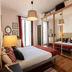 Family Near Metro Sleeps 8