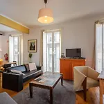 Family Near Metro Sleeps 8