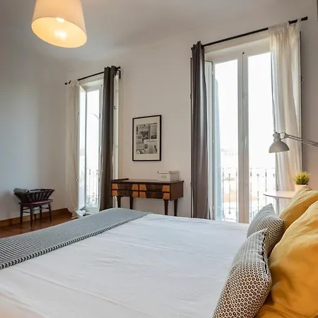 Family Near Metro Sleeps 8 Lizbona