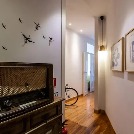 Family Near Metro Sleeps 8 Apartament *