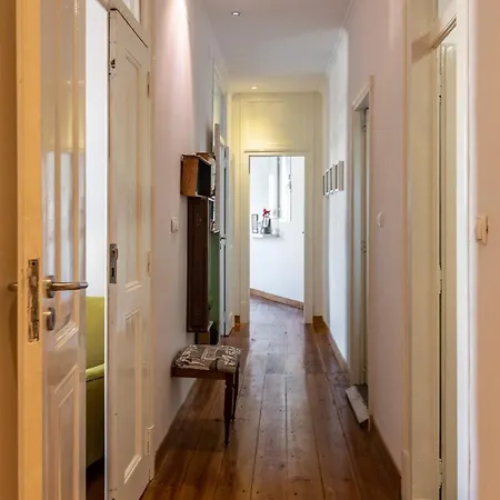 Family Near Metro Sleeps 8 * Lizbona