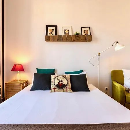 Family Near Metro Sleeps 8 * Lizbona