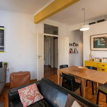Apartament Family Near Metro Sleeps 8
