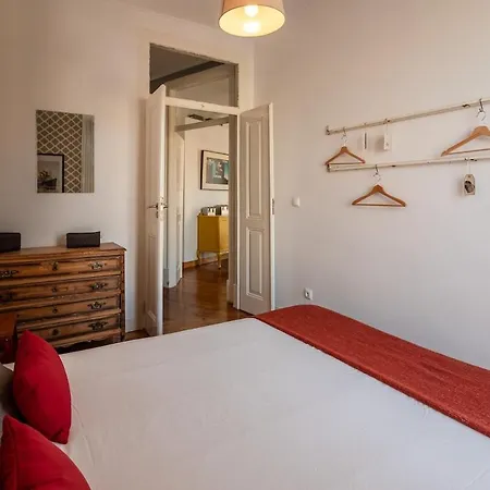 Apartament Family Near Metro Sleeps 8