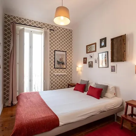 Apartament Family Near Metro Sleeps 8