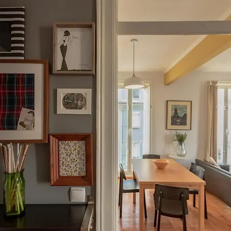 Apartament Family Near Metro Sleeps 8 Lizbona