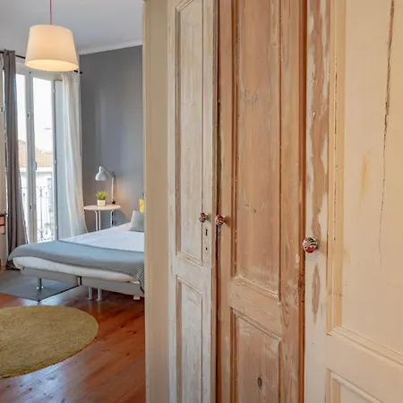Apartament Family Near Metro Sleeps 8 *