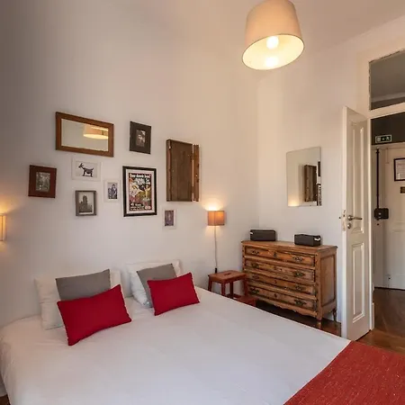 Apartament Family Near Metro Sleeps 8