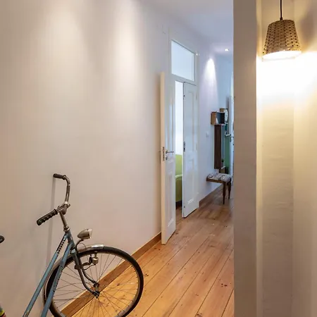 Family Near Metro Sleeps 8 Apartament *