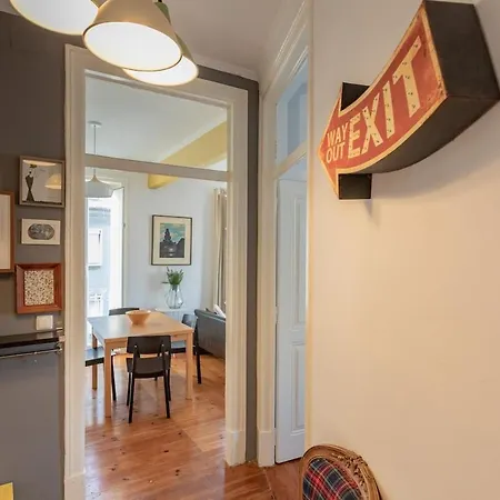 Family Near Metro Sleeps 8 * Lizbona