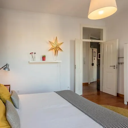 Family Near Metro Sleeps 8 * Lizbona
