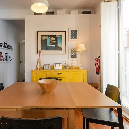 Apartament Family Near Metro Sleeps 8 *