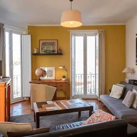 Apartament Family Near Metro Sleeps 8 Lizbona