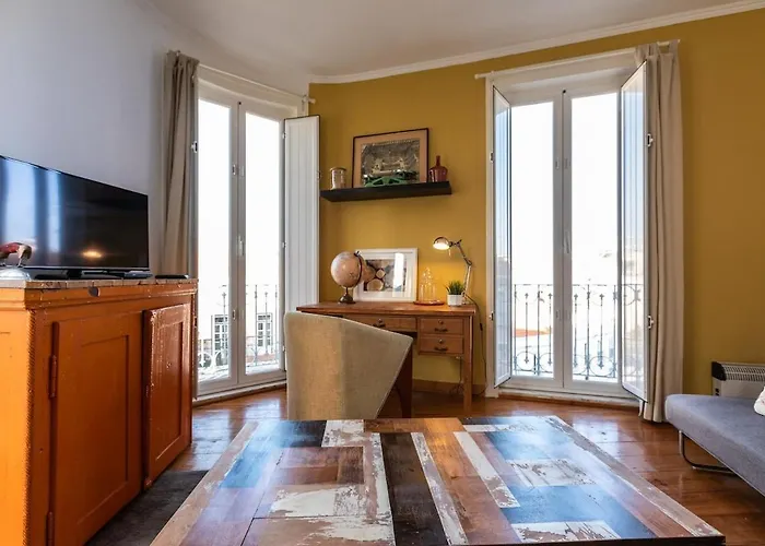 Family Near Metro Sleeps 8 * Lisboa