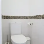Family Near Metro Sleeps 8