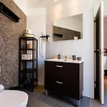 Family Near Metro Sleeps 8 *