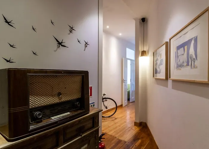 Family Near Metro Sleeps 8 Apartman *