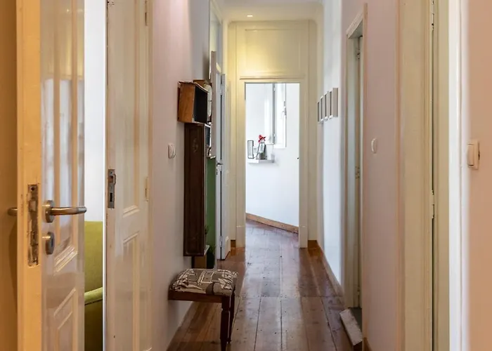 Family Near Metro Sleeps 8 * Lisboa