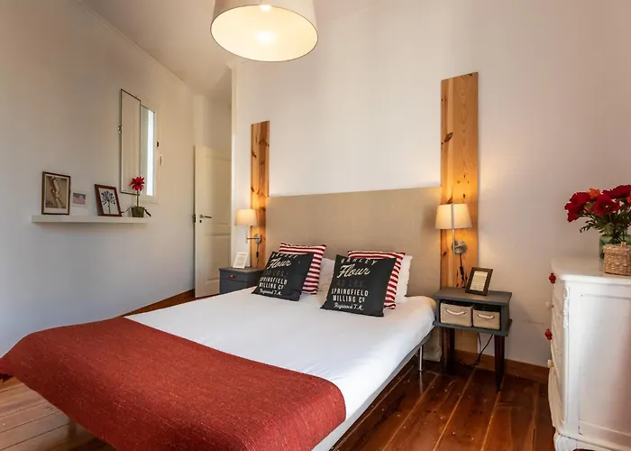 Family Near Metro Sleeps 8 * Lisboa