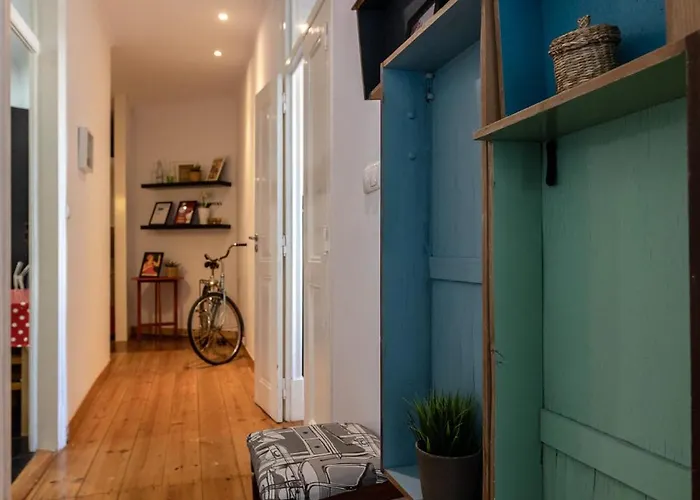 Family Near Metro Sleeps 8 Lisboa